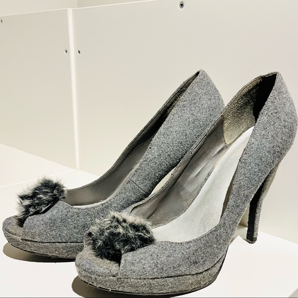 Fluffy grey fabric peep toe heels - Picture 2 of 3